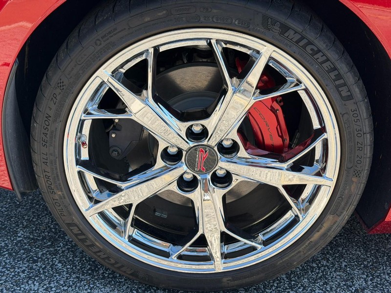 Chevrolet Corvette Vehicle Full-screen Gallery Image 06