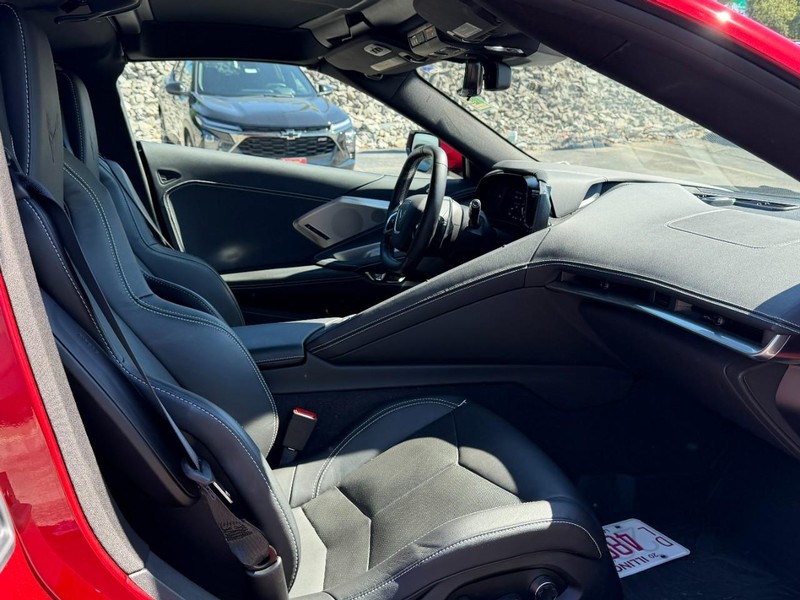 Chevrolet Corvette Vehicle Full-screen Gallery Image 09
