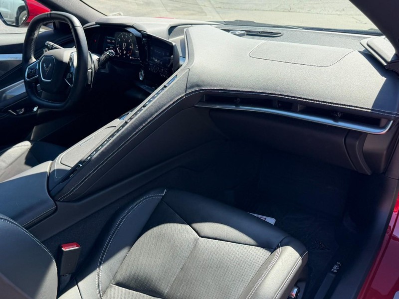 Chevrolet Corvette Vehicle Full-screen Gallery Image 10