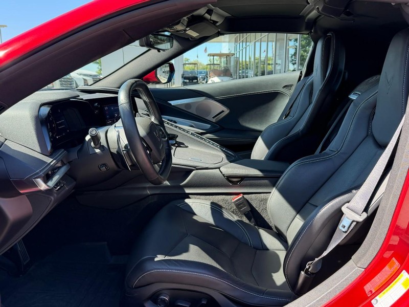 Chevrolet Corvette Vehicle Full-screen Gallery Image 12