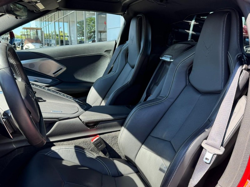 Chevrolet Corvette Vehicle Full-screen Gallery Image 13