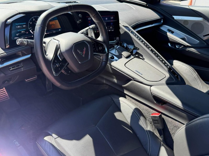 Chevrolet Corvette Vehicle Full-screen Gallery Image 14