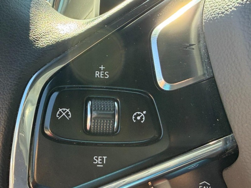 Chevrolet Corvette Vehicle Full-screen Gallery Image 18
