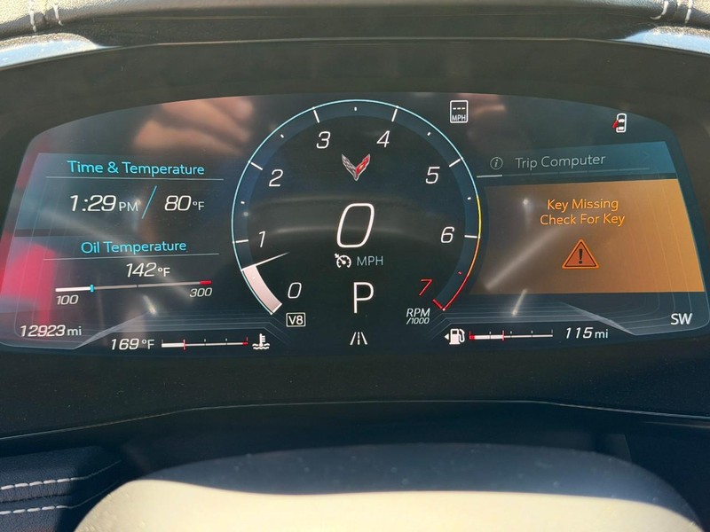 Chevrolet Corvette Vehicle Full-screen Gallery Image 20