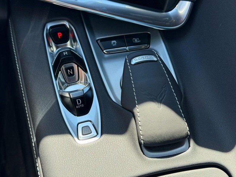 Chevrolet Corvette Vehicle Full-screen Gallery Image 23