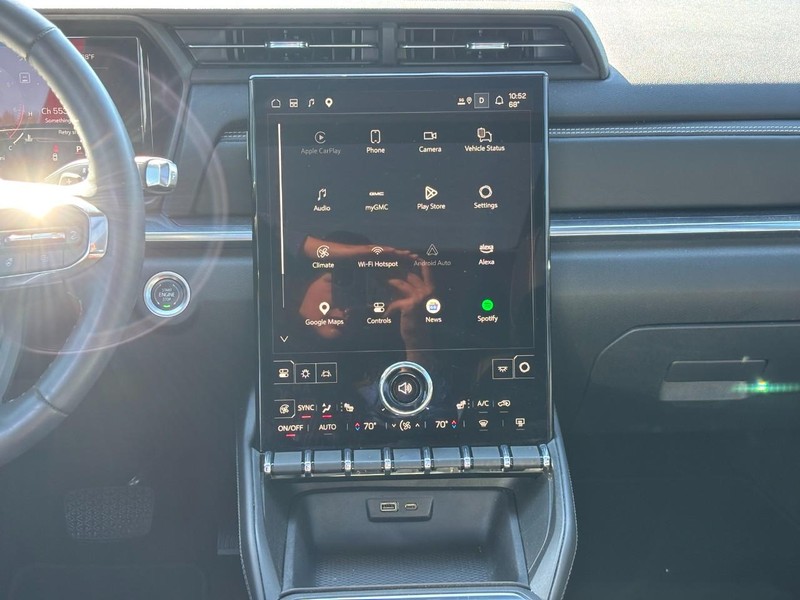GMC Terrain Vehicle Full-screen Gallery Image 13