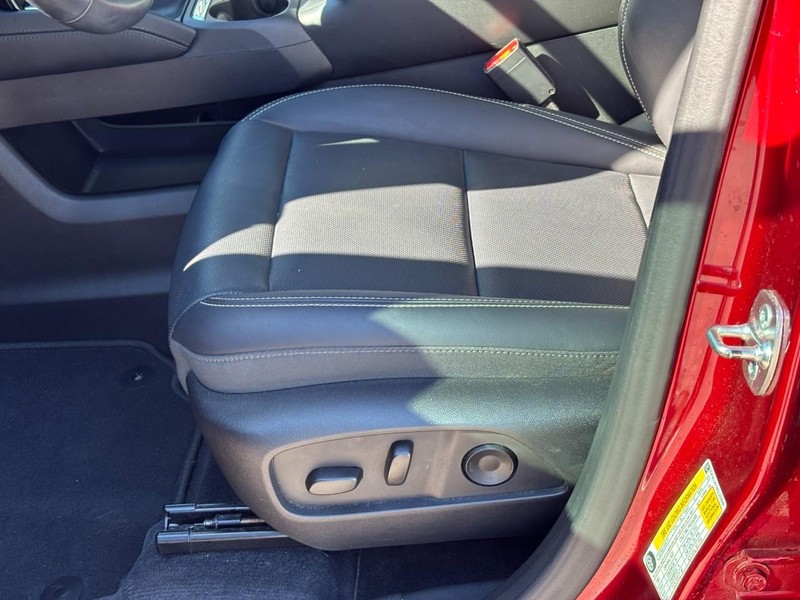 GMC Terrain Vehicle Full-screen Gallery Image 15