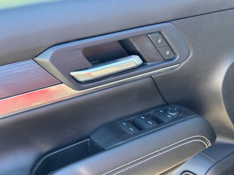 GMC Terrain Vehicle Full-screen Gallery Image 16