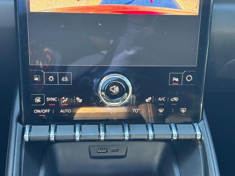 GMC Terrain Vehicle Full-screen Gallery Image 23
