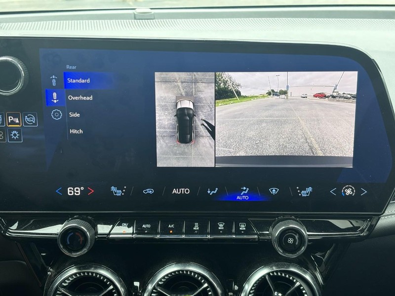 Chevrolet Blazer EV Vehicle Full-screen Gallery Image 22