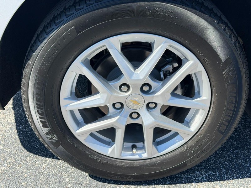 Chevrolet Equinox Vehicle Full-screen Gallery Image 06
