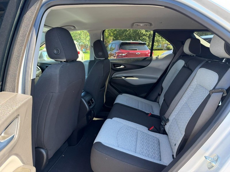 Chevrolet Equinox Vehicle Full-screen Gallery Image 10