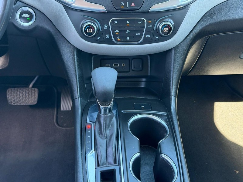 Chevrolet Equinox Vehicle Full-screen Gallery Image 14