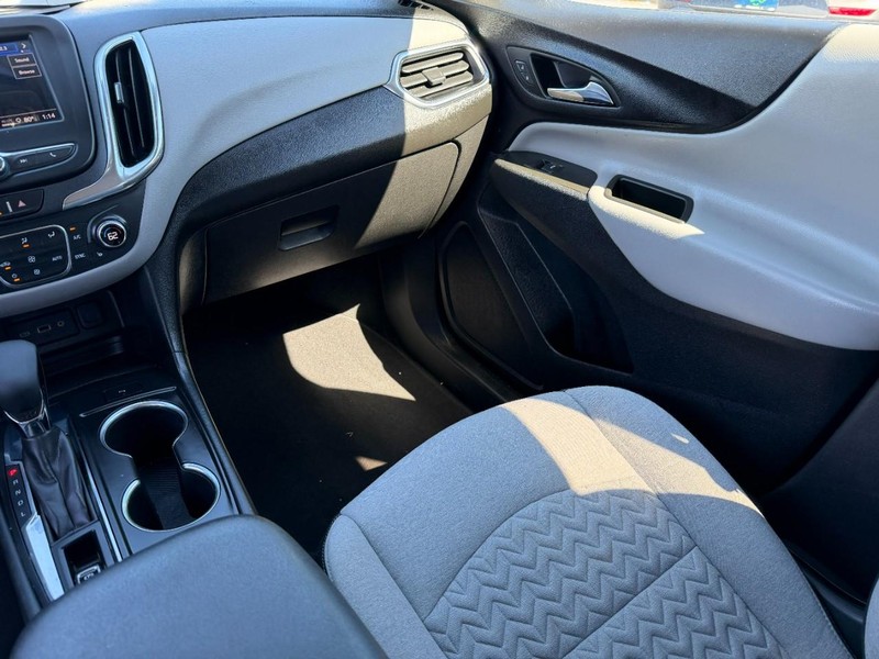 Chevrolet Equinox Vehicle Full-screen Gallery Image 15