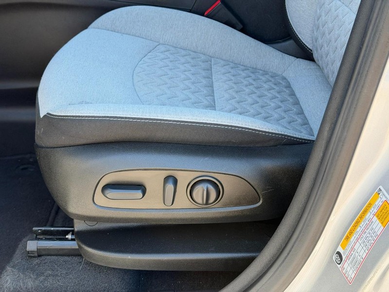Chevrolet Equinox Vehicle Full-screen Gallery Image 17