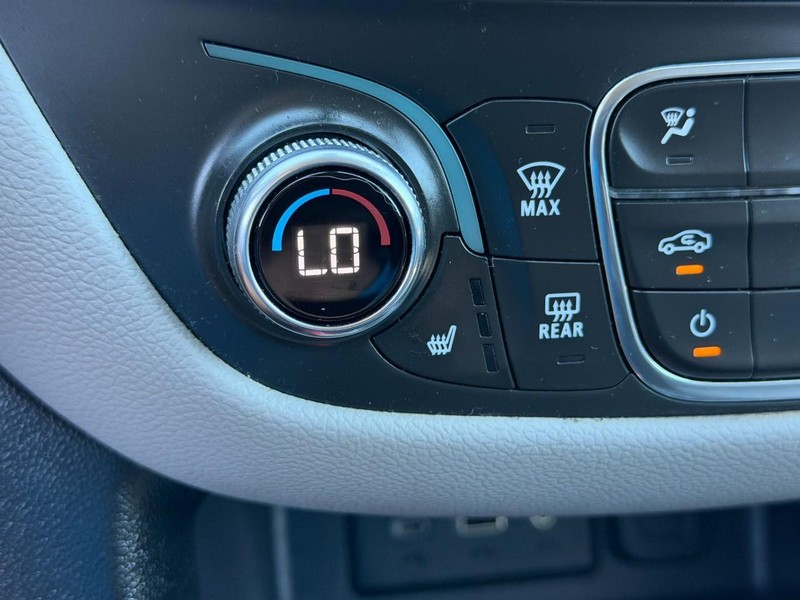 Chevrolet Equinox Vehicle Full-screen Gallery Image 21