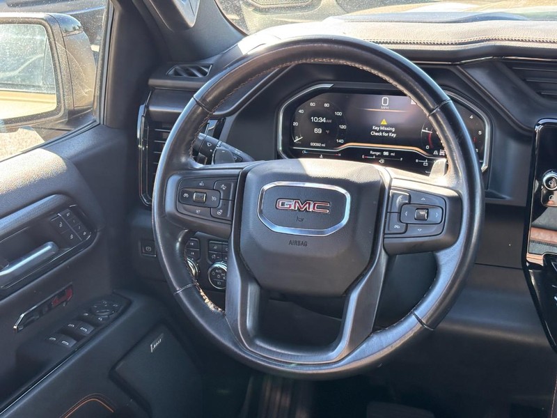 GMC Sierra 1500 Vehicle Full-screen Gallery Image 12