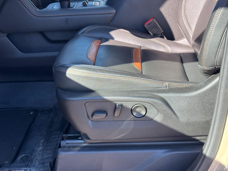 GMC Sierra 1500 Vehicle Full-screen Gallery Image 15