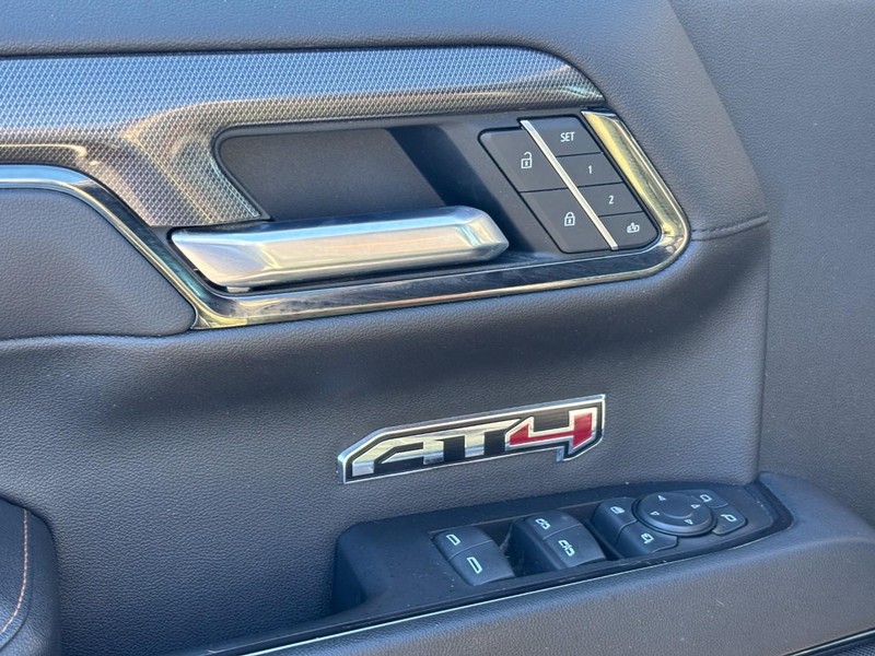 GMC Sierra 1500 Vehicle Full-screen Gallery Image 16