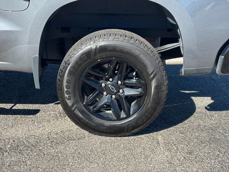 Chevrolet Silverado 1500 Vehicle Full-screen Gallery Image 09