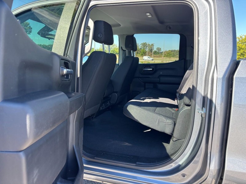 Chevrolet Silverado 1500 Vehicle Full-screen Gallery Image 10