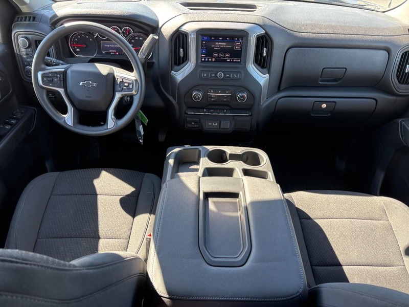 Chevrolet Silverado 1500 Vehicle Full-screen Gallery Image 11