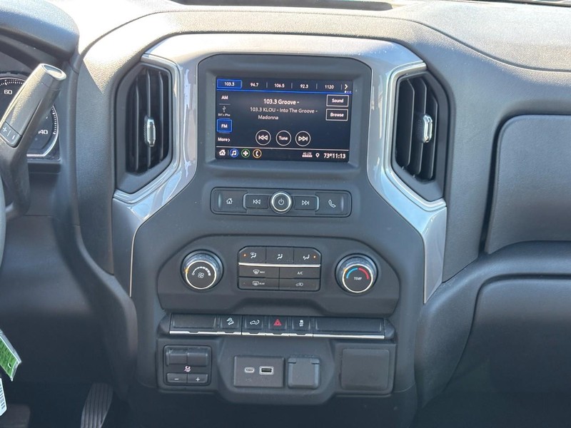 Chevrolet Silverado 1500 Vehicle Full-screen Gallery Image 13