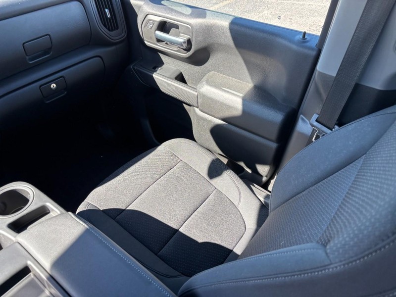 Chevrolet Silverado 1500 Vehicle Full-screen Gallery Image 14