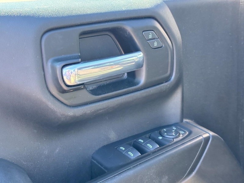 Chevrolet Silverado 1500 Vehicle Full-screen Gallery Image 16