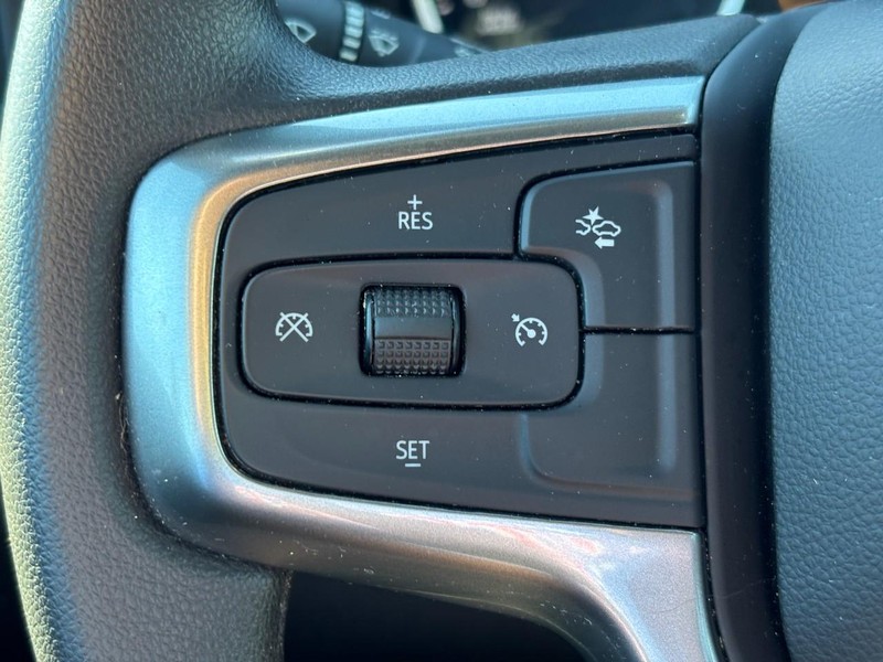 Chevrolet Silverado 1500 Vehicle Full-screen Gallery Image 17