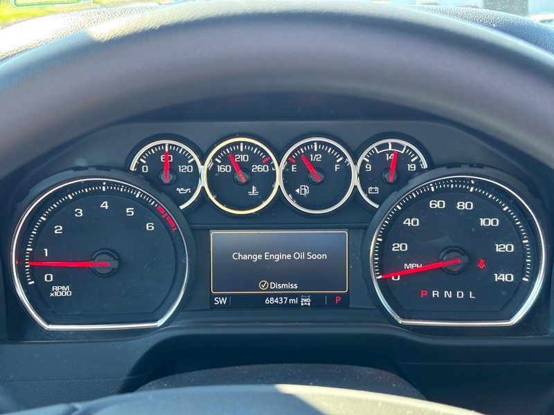 Chevrolet Silverado 1500 Vehicle Full-screen Gallery Image 19