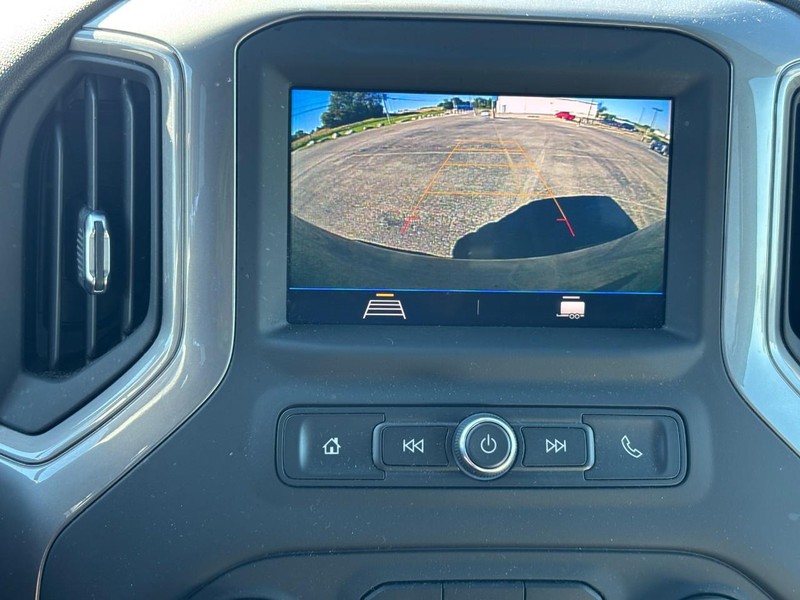 Chevrolet Silverado 1500 Vehicle Full-screen Gallery Image 21