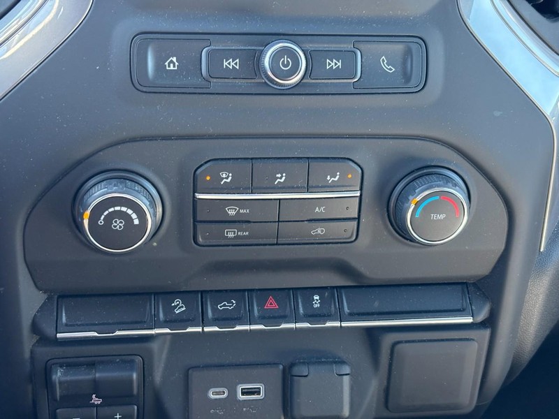 Chevrolet Silverado 1500 Vehicle Full-screen Gallery Image 22