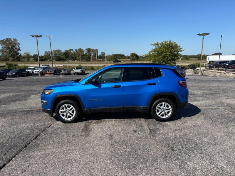 Jeep Compass Vehicle Full-screen Gallery Image 02