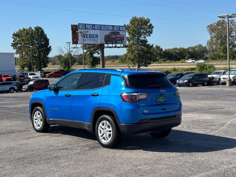 Jeep Compass Vehicle Full-screen Gallery Image 03