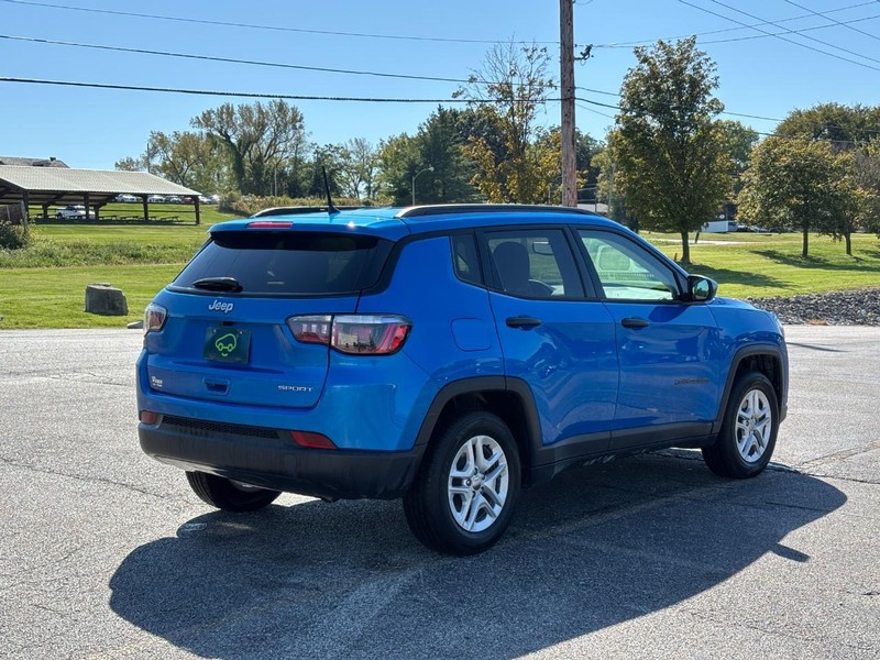 Jeep Compass Vehicle Full-screen Gallery Image 05