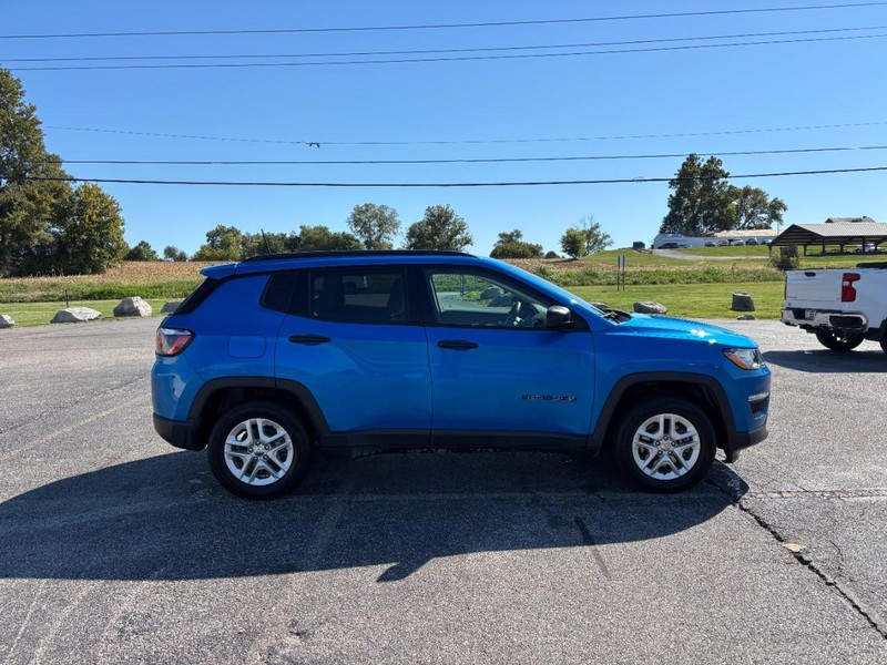 Jeep Compass Vehicle Full-screen Gallery Image 06