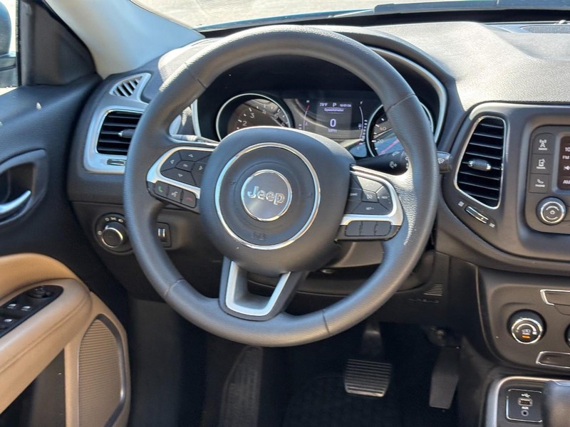 Jeep Compass Vehicle Full-screen Gallery Image 12