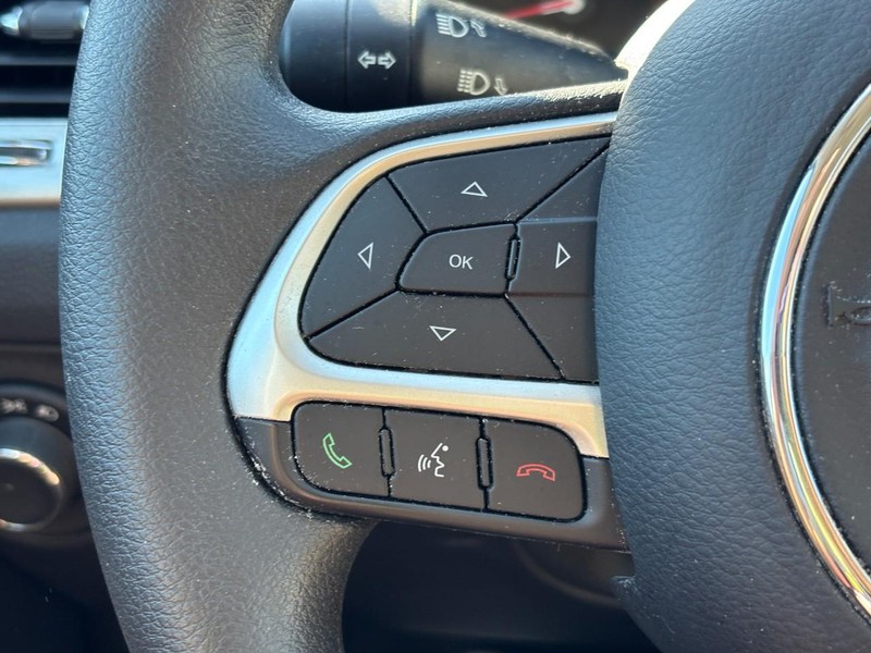 Jeep Compass Vehicle Full-screen Gallery Image 17