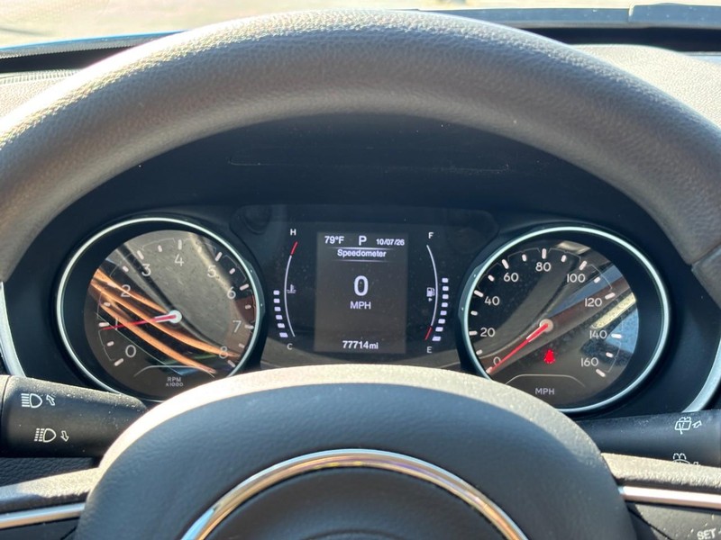 Jeep Compass Vehicle Full-screen Gallery Image 19