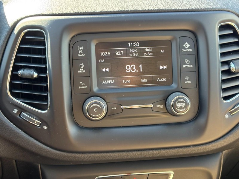 Jeep Compass Vehicle Full-screen Gallery Image 20