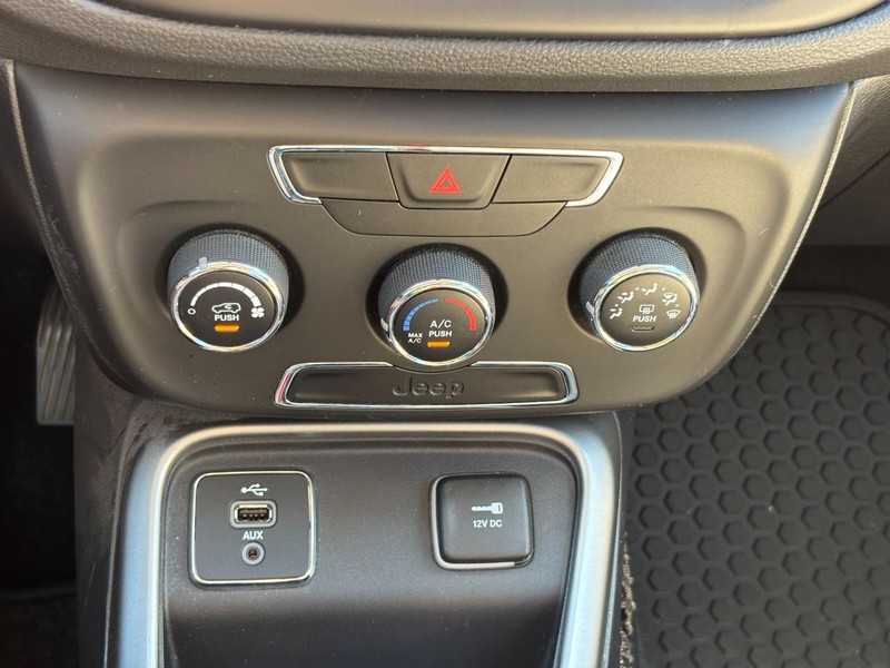 Jeep Compass Vehicle Full-screen Gallery Image 22