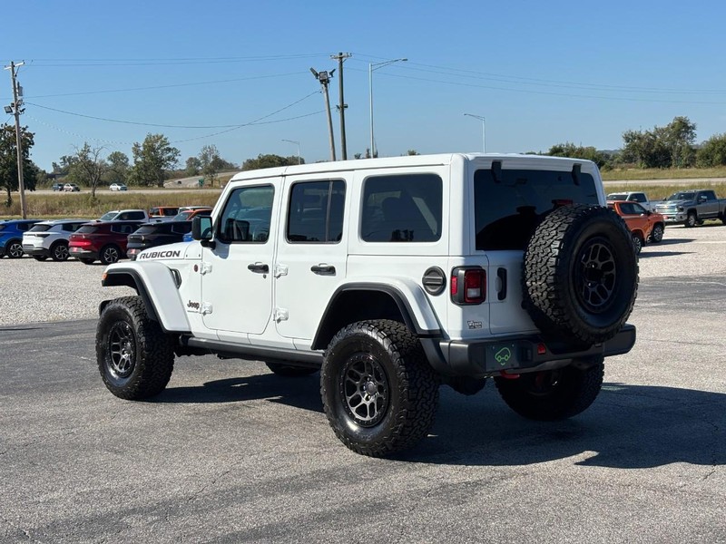 Jeep Wrangler Vehicle Full-screen Gallery Image 03