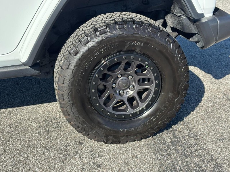 Jeep Wrangler Vehicle Full-screen Gallery Image 09