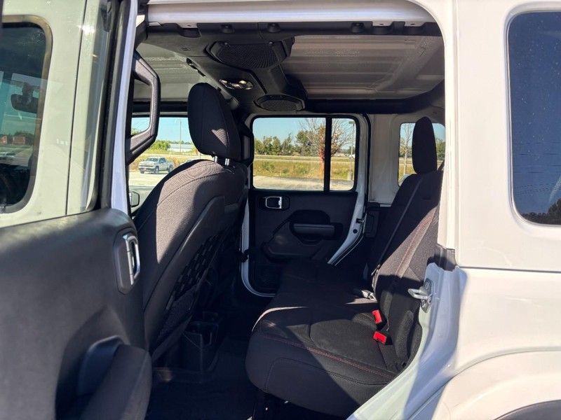 Jeep Wrangler Vehicle Full-screen Gallery Image 10