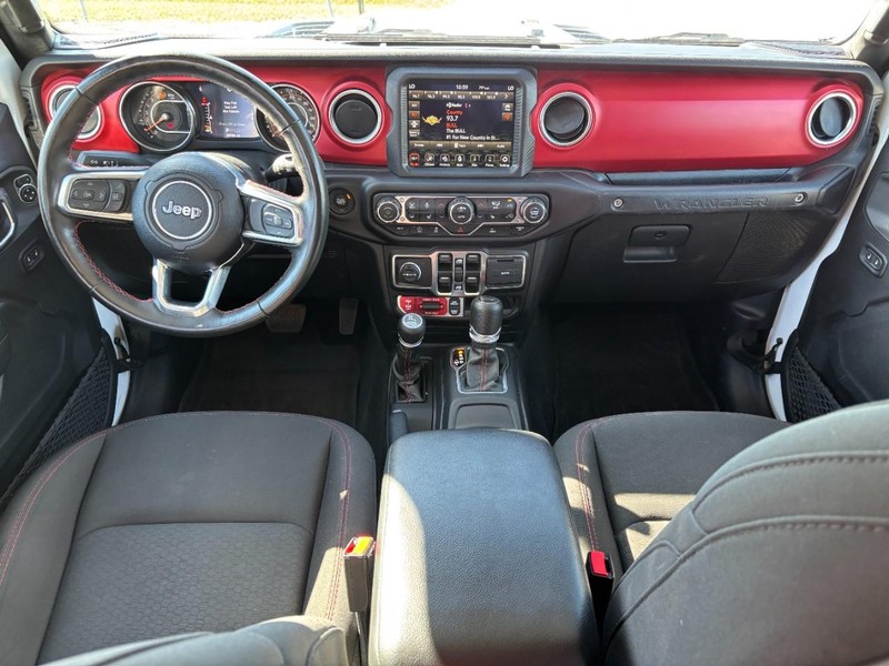 Jeep Wrangler Vehicle Full-screen Gallery Image 11
