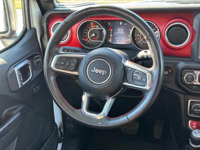 Jeep Wrangler Vehicle Full-screen Gallery Image 12