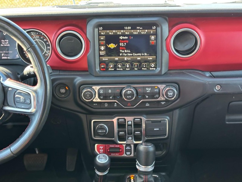 Jeep Wrangler Vehicle Full-screen Gallery Image 13