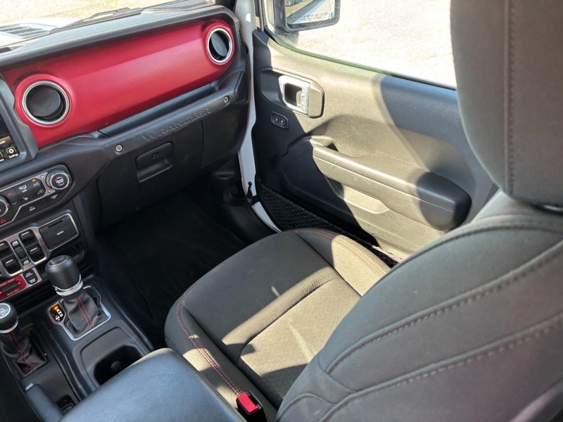 Jeep Wrangler Vehicle Full-screen Gallery Image 14
