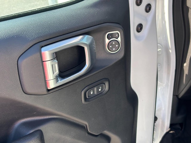 Jeep Wrangler Vehicle Full-screen Gallery Image 16